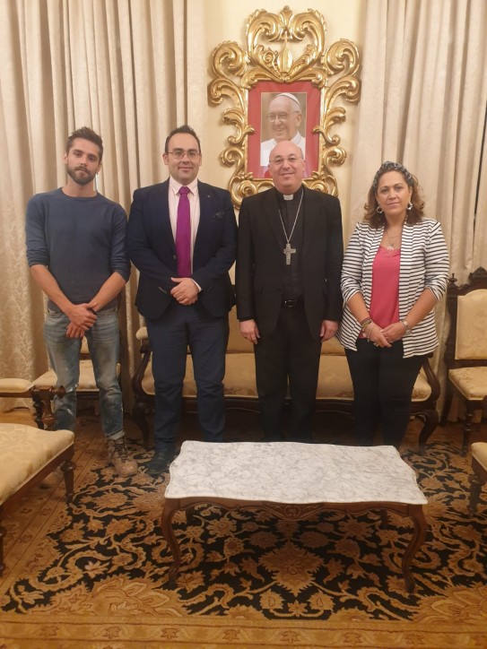 El Excmo . y Rvdmo. Sr.D. Francisco Jesús Orozco Mengíbar, Obispo de Guadix, recibe a la nueva junta de Gobierno de la Federación de Hermandades y Cofradías de Semana Santa de Guadix.