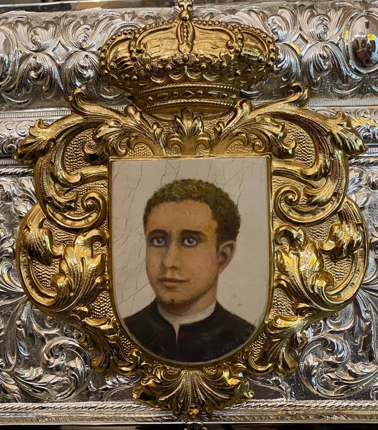 San Pedro Poveda en el trono de la Virgen de Gracia